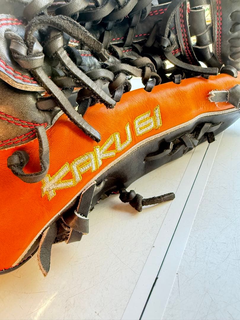 千葉ロッテ角中 DESCENTE 硬式グローブ オレンジ/黒