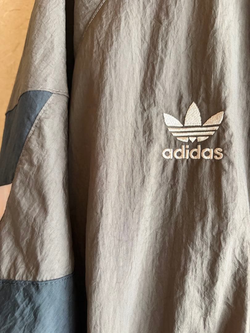 adidas レアルマドリード　トラックジャケット