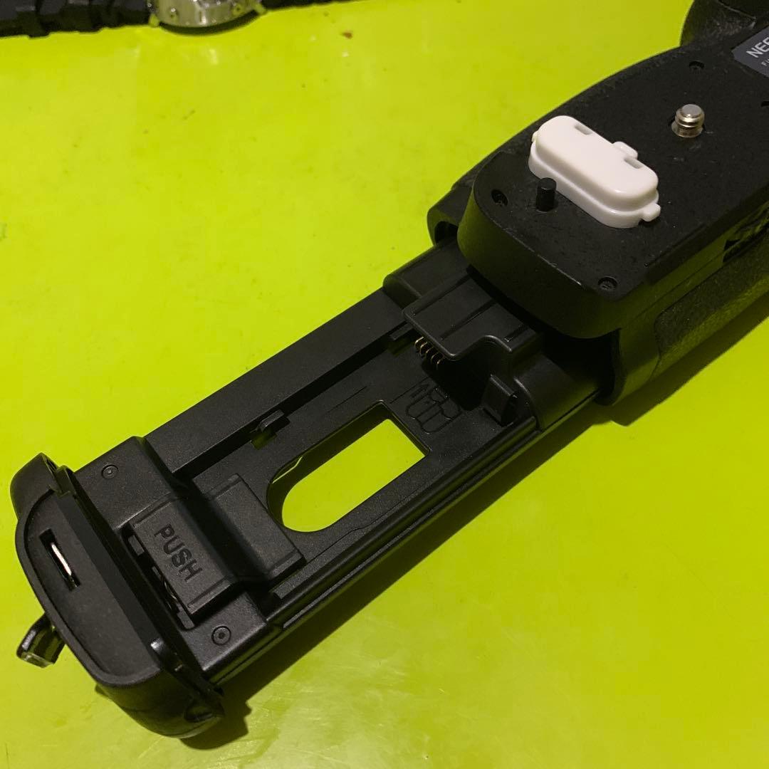 NEEWERニコンD500バッテリーグリップ