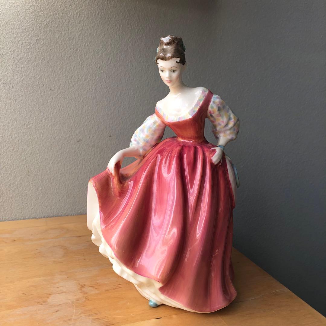 ロイヤルドルトン　フィギュリン　fair lady貴婦人　女性　陶器人形