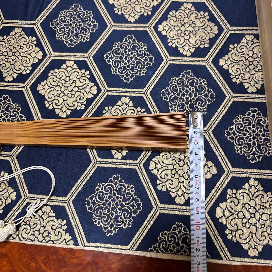 白檀扇透かし彫り木製扇子と木箱