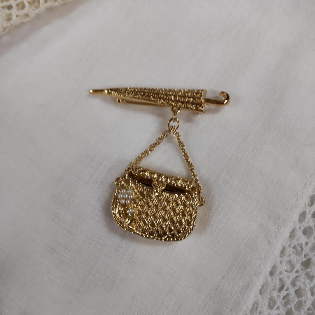 アンティーク風　ブローチ　バッグ　パラソル 　アンティークジュエリー 調