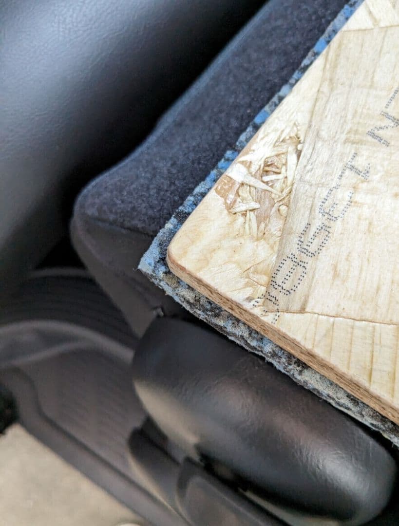 200系ハイエース セカンドシートバックパネル10mmクッション、12mm耐荷重