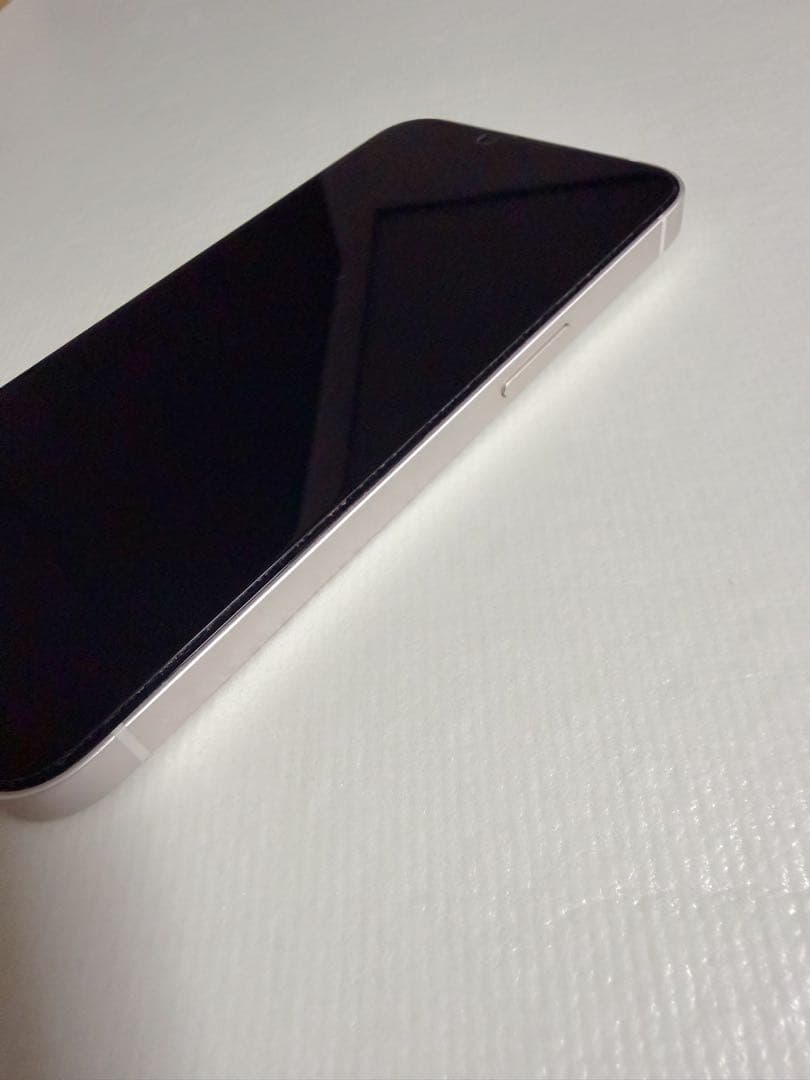 【美品】Apple iPhone13 256GB 本体 スターライト（ホワイト）