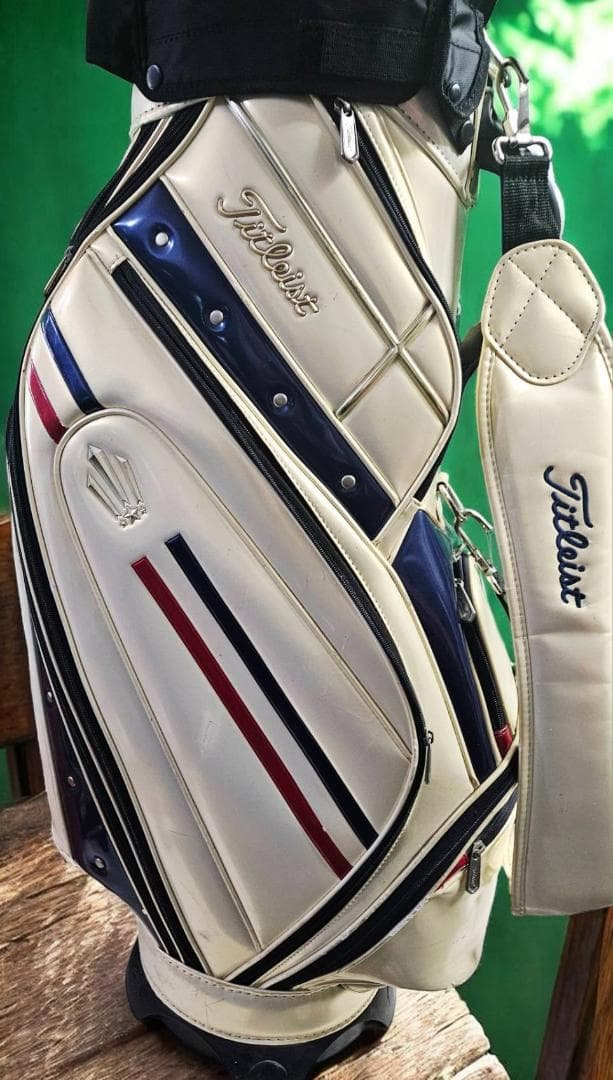 送料無料/美品　Titleist 高級エナメル大型キャディバッグトリコロール