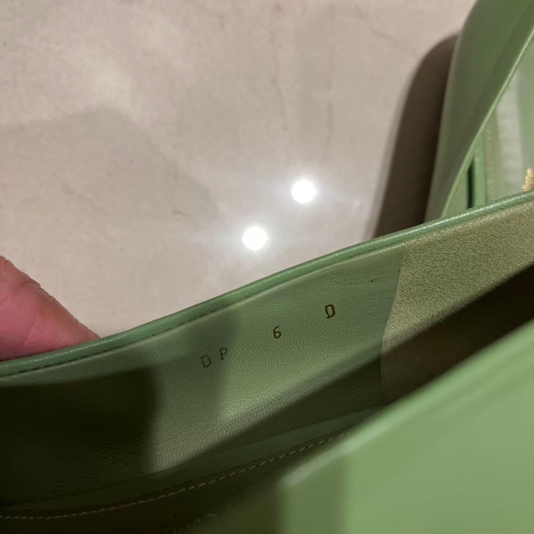 フェラガモ viva グリーン　6D