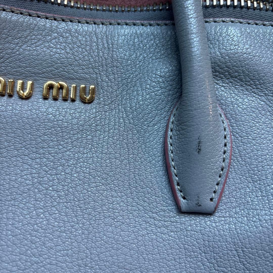 Miu Miu ライトグレー ハンドバッグ
