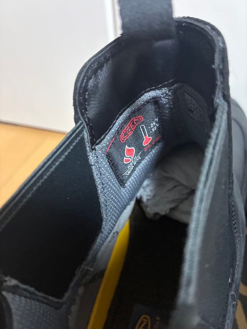 KEEN アンカレッジブーツIII サイドゴア温かいwarm本革　防水