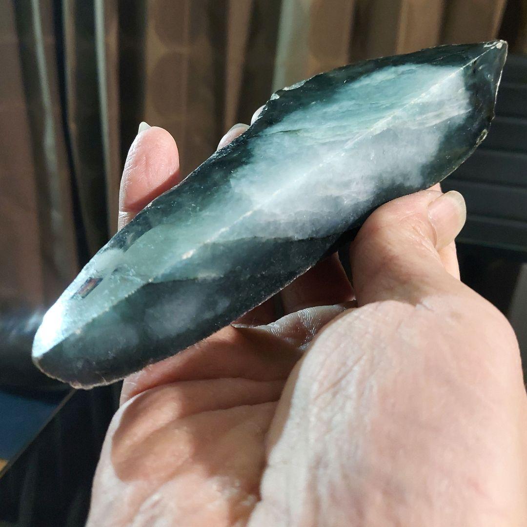 渋かっこいい模様に迫力の大きさの JADEITE 本翡翠 原石 2面磨き453