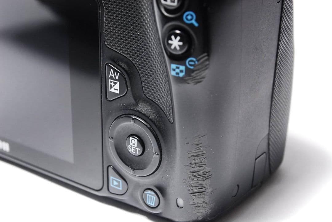 ♥超軽量・簡単操作♥キャノン Kiss X7一眼レフカメラ☆バッグ付き！