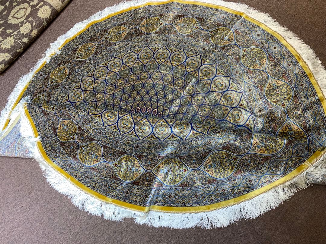 ペルシャ、イラン、シルクラウンドラグ/サイズ：204cm…. .77n。