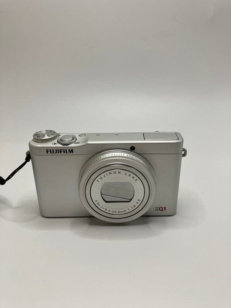 【返品保証・動作確認済】FUJIFILM XQ1 コンパクトデジタルカメラ