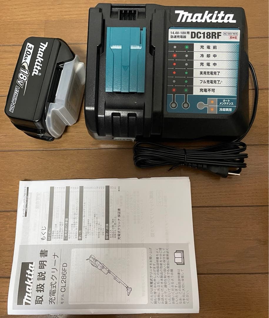 美品　マキタ充電式クリーナー　CL286FDRFW 白