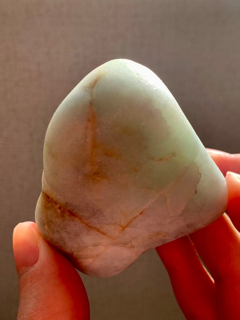 糸魚川ひすい極上の海石　翡翠　原石　翡翠　鉱物標本　コン沢　水石　根付　国産鉱物