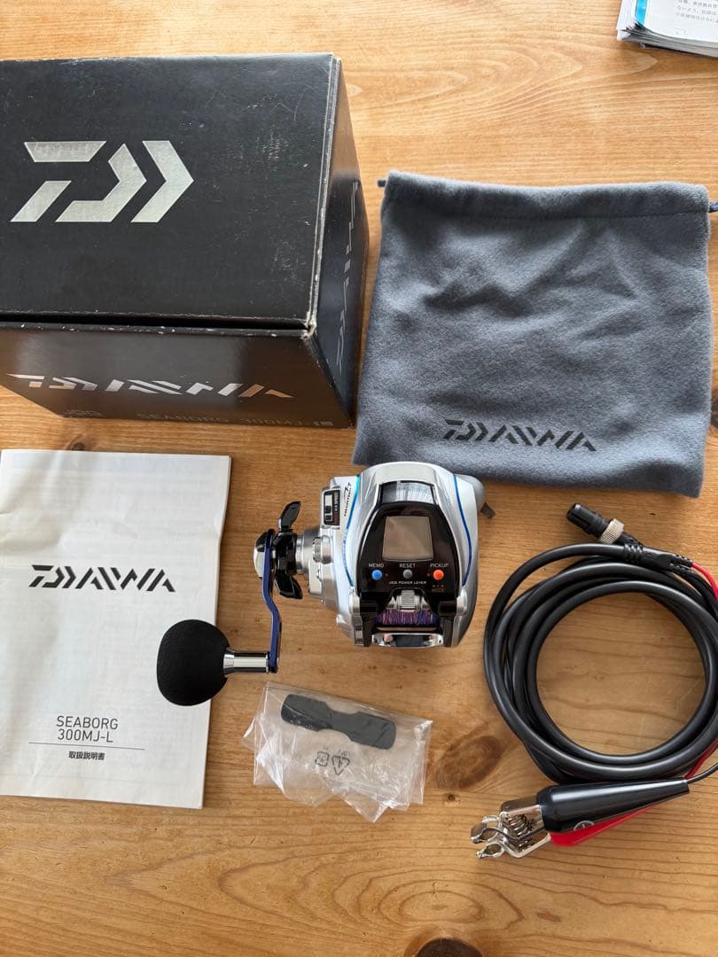 5時間使用の超美品　SEABORG 300MJ-Ｌ　電動リール シルバー/ブルー