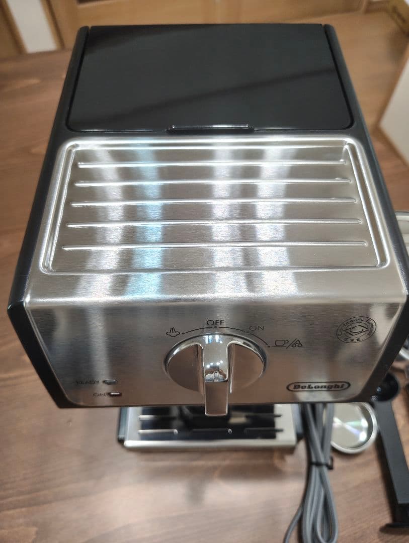【美品】'De'Longhi (デロンギ) エスプレッソメーカーECP3220J