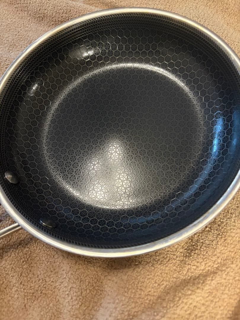 HexClad フライパン 20cm 【焦げ付き防止加工】未使用品