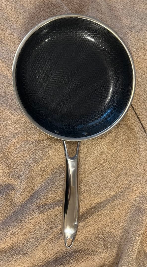 HexClad フライパン 20cm 【焦げ付き防止加工】未使用品