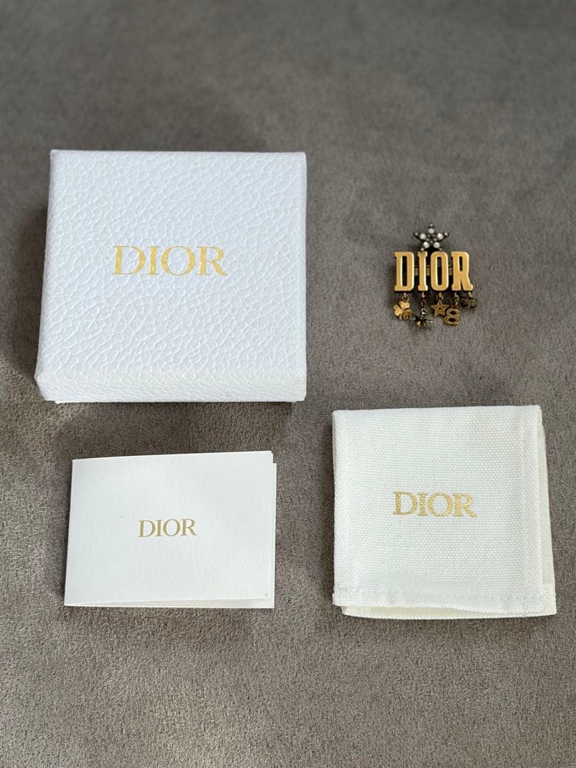 Christian Dior BEE 8 アイコン ブローチ ロゴ 星 ハチ 蜂