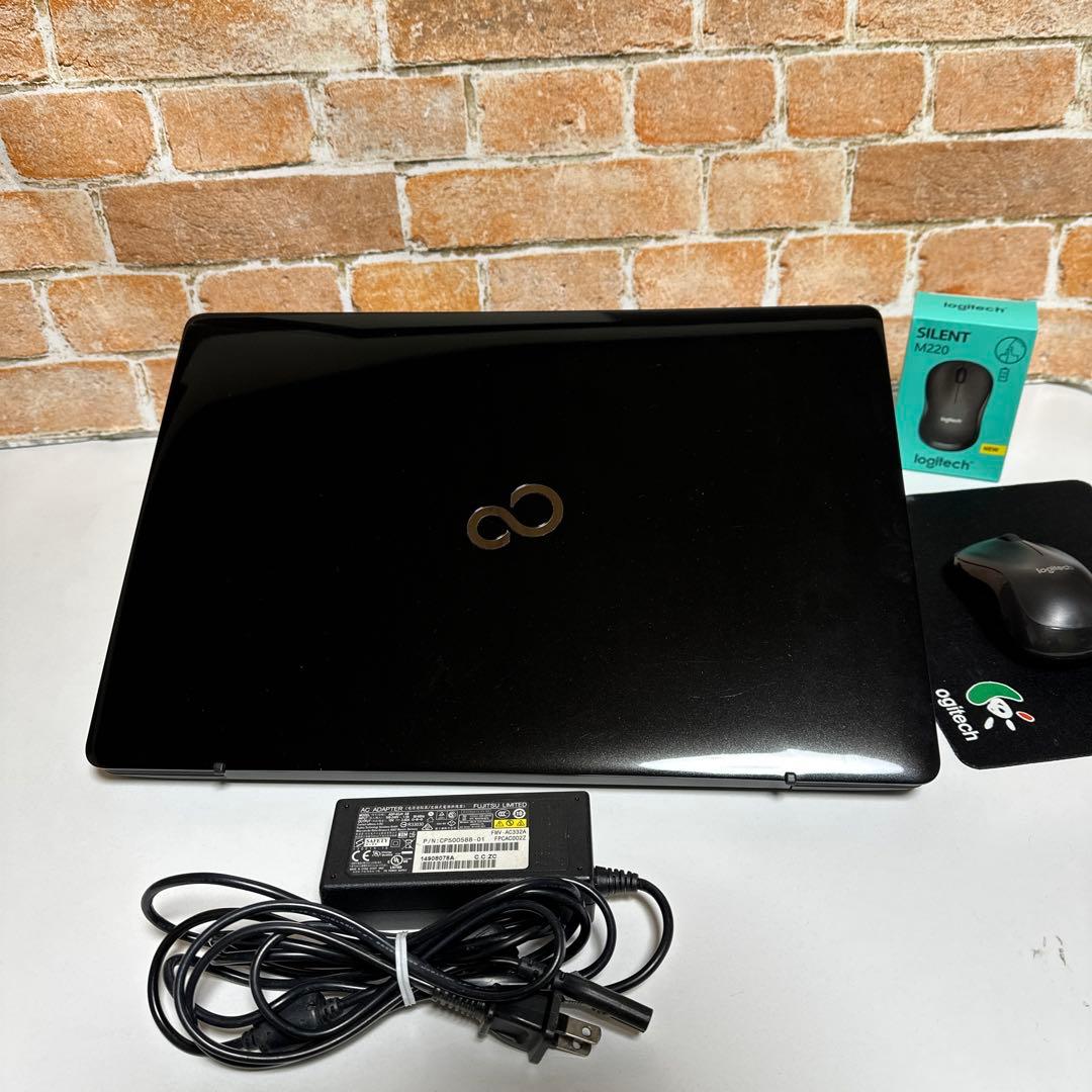 美品富士通 ノートPC RYZEN7 SSD256GBメモリ8GB Win11