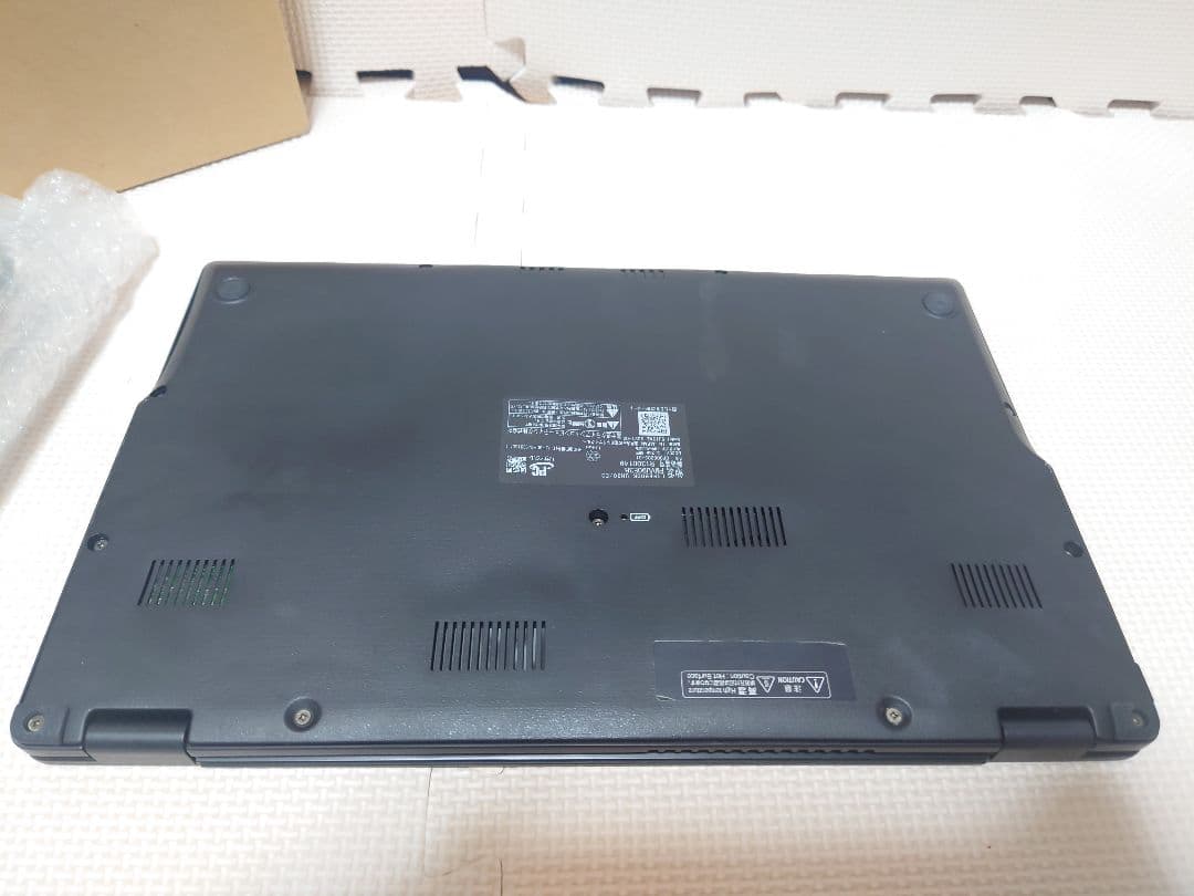 富士通Lifebook UH90/E3 i7-1165G7 800g台超軽量