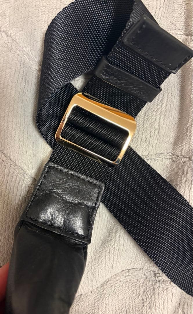 ラシット ソフトレザー ラウンド ショルダーバッグ　ブラック