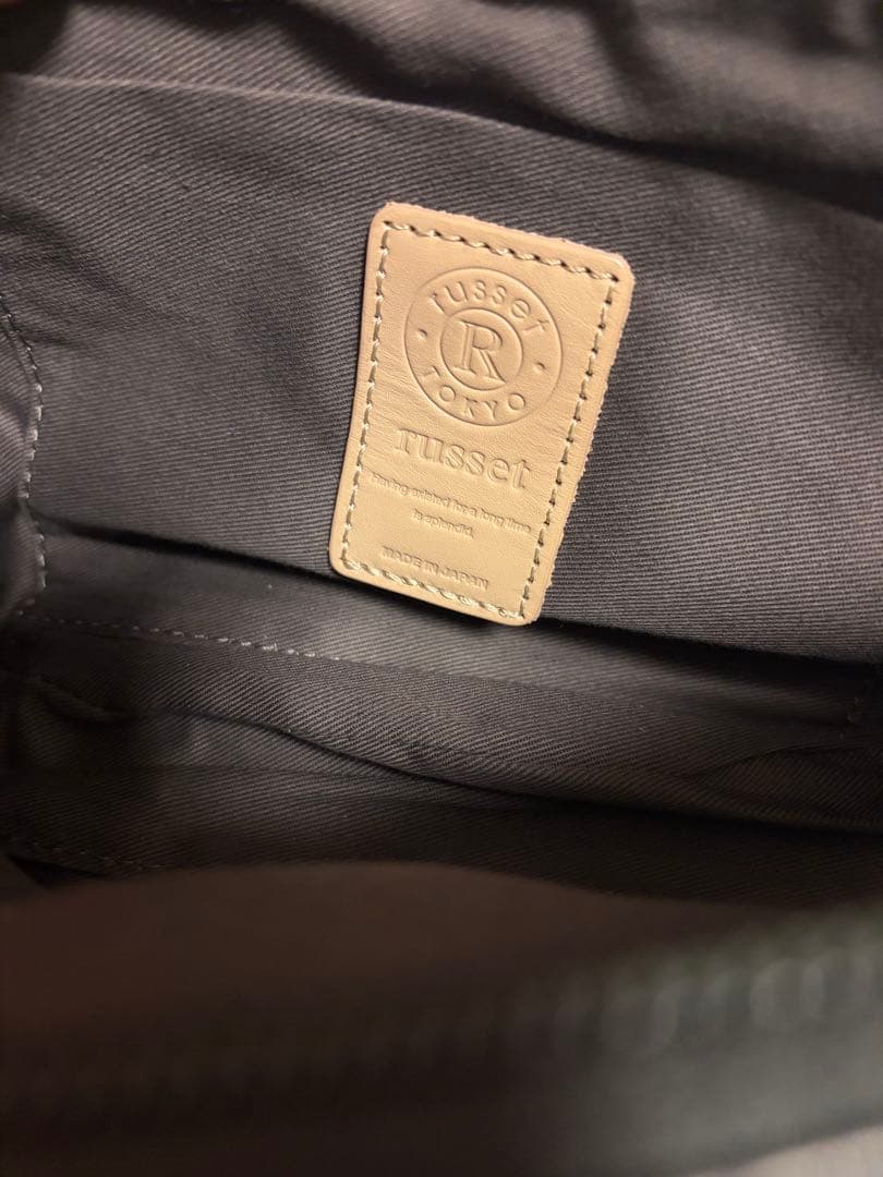 ラシット ソフトレザー ラウンド ショルダーバッグ　ブラック