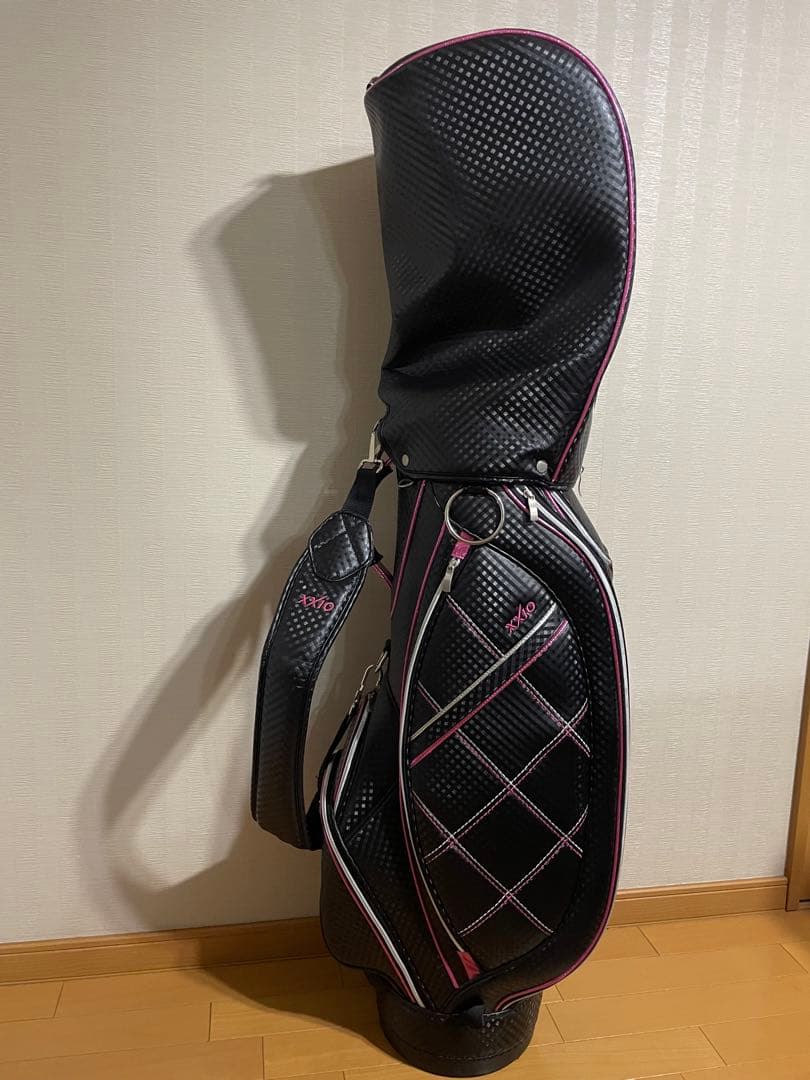 ほぼ未使用XXIO ゴルフバッグ・キャディバッグレディース 黒ピンク