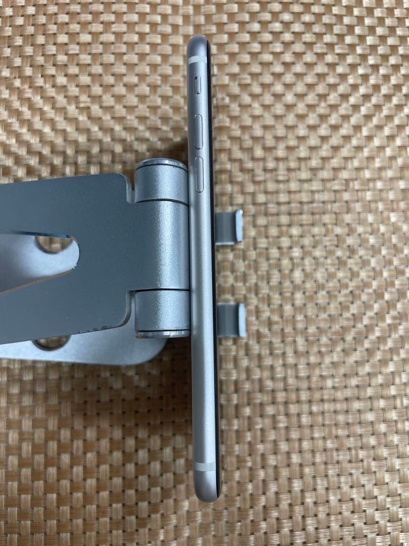 iPhone SE 第3世代 64 GB スターライトSIMフリー【9380】