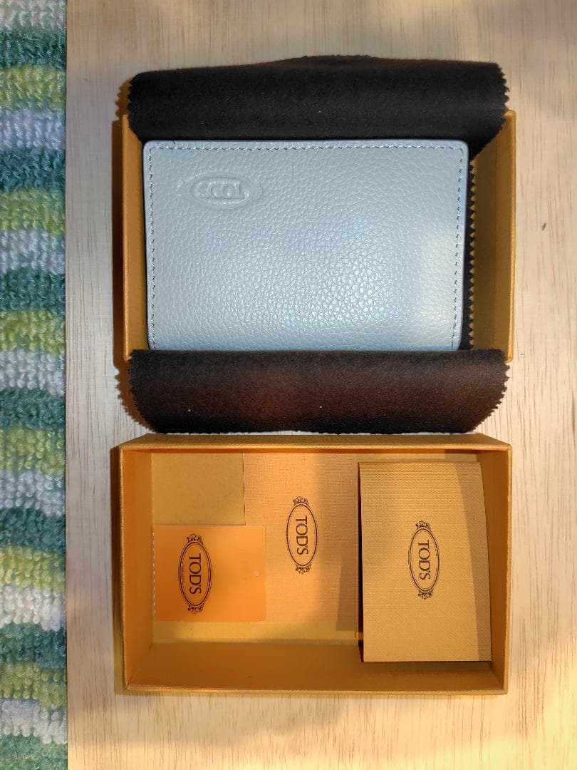 TOD'S 限定色名刺入れ（新品・未使用）