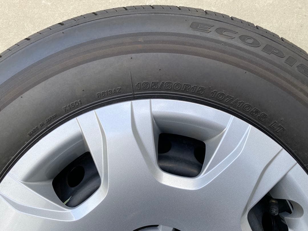 ハイエース 純正タイヤ 新車外し 195/80R15 4本