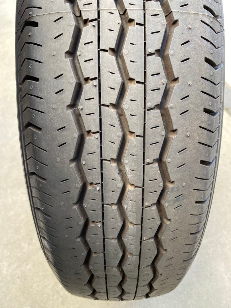 ハイエース 純正タイヤ 新車外し 195/80R15 4本