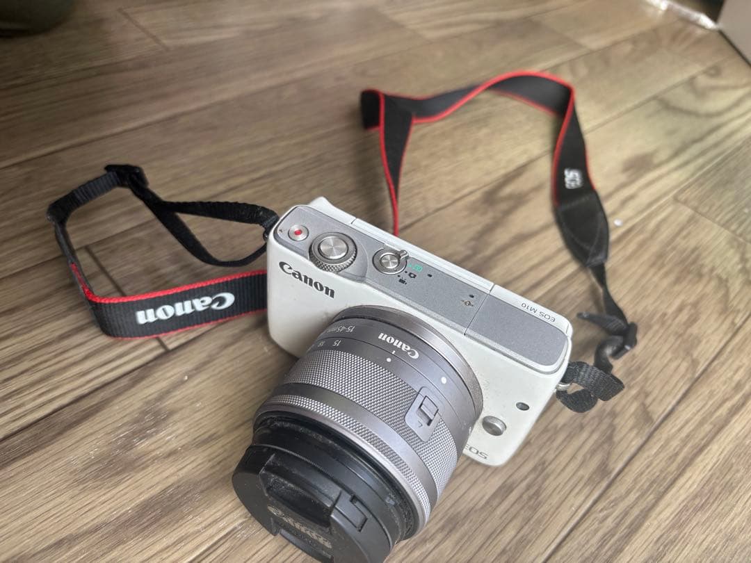 Canon EOS M ミラーレスカメラ 本体とレンズ付き