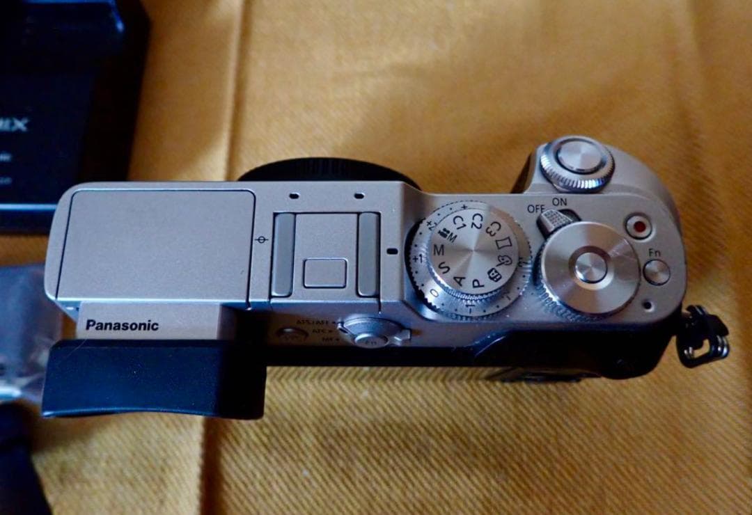 M*e様 LUMIX GX8 ボディ シルバー｜保護フィルム貼付・美品／元箱あり