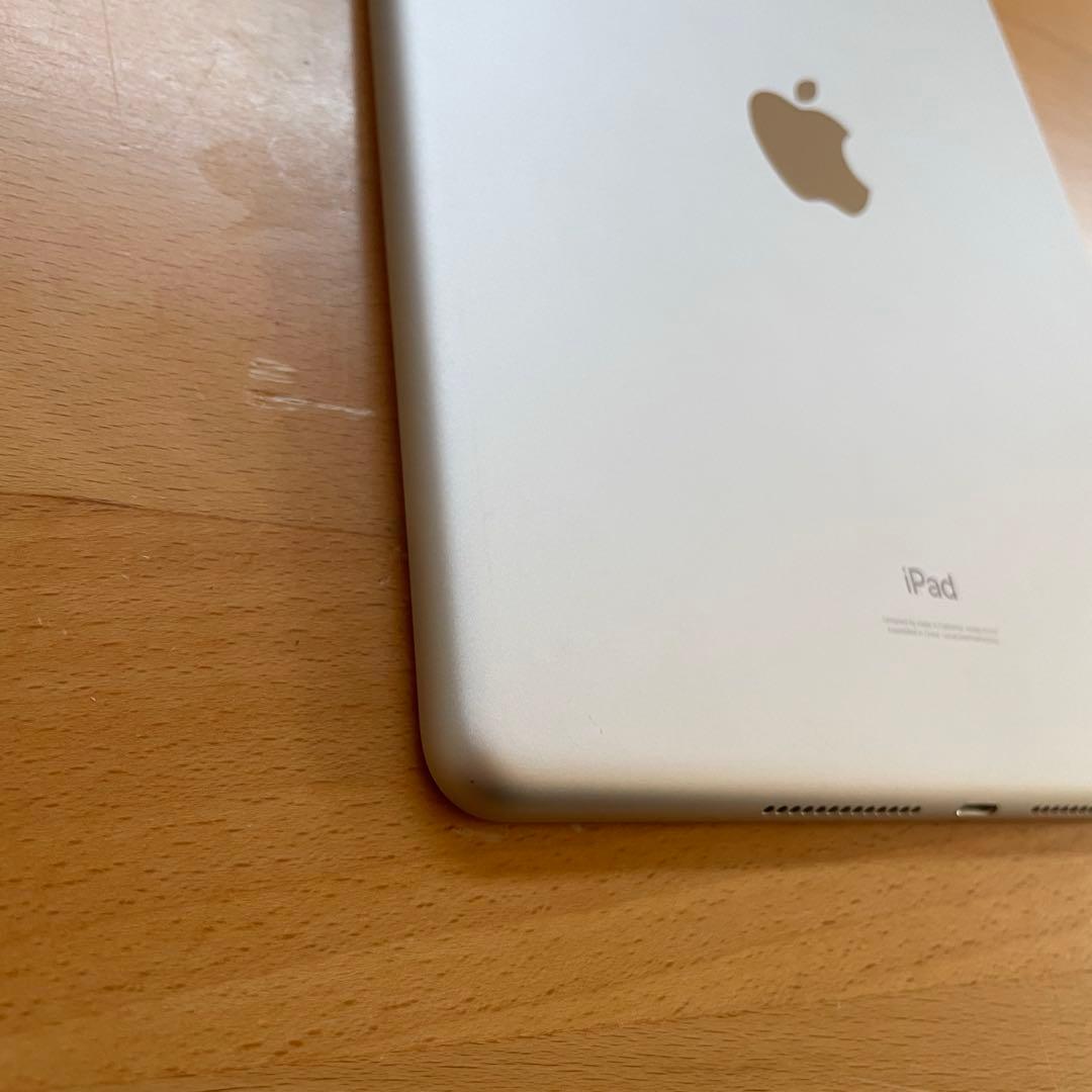 【極美品】Apple iPad 第8世代 シルバー　バッテリー良好