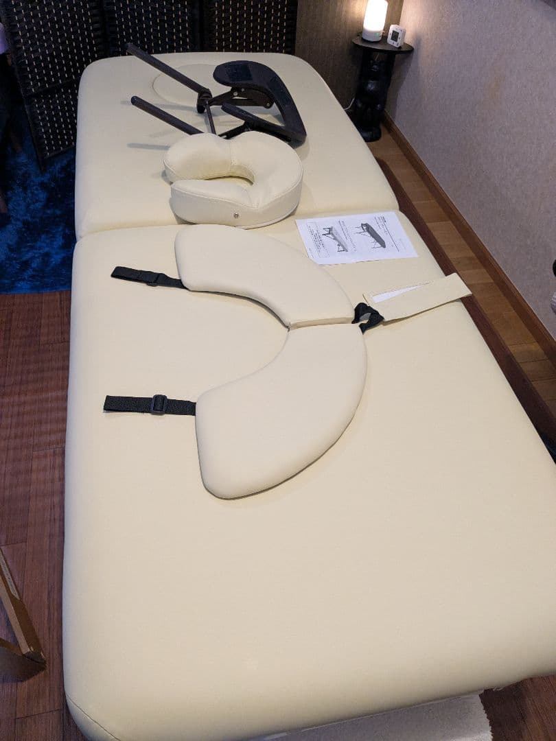 【美品】ネチュラ☆フラットメモリー施術ベット エステ/リラク バニラ色