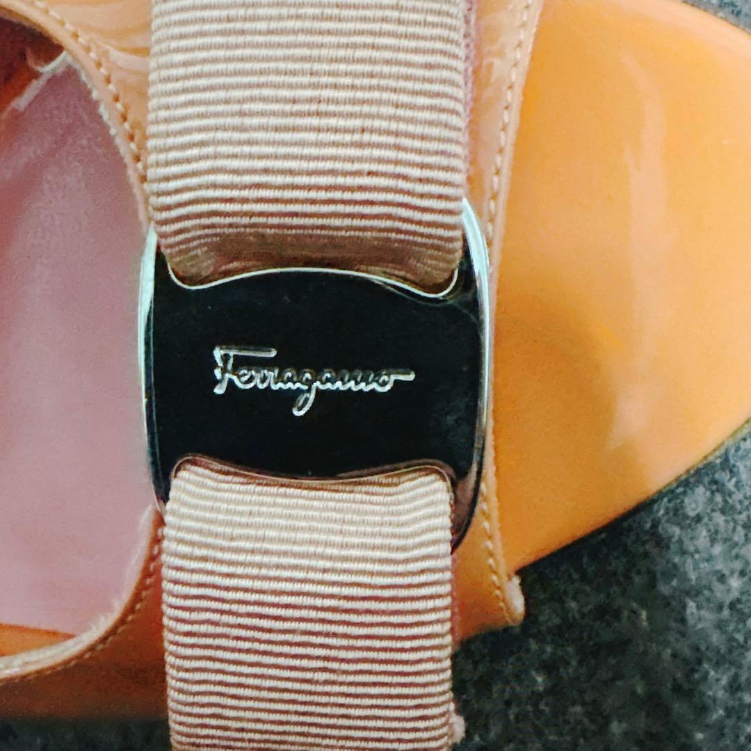 【箱・保存袋付】フェラガモ ヴァラ エナメル サンダル オレンジ ピンク 6C