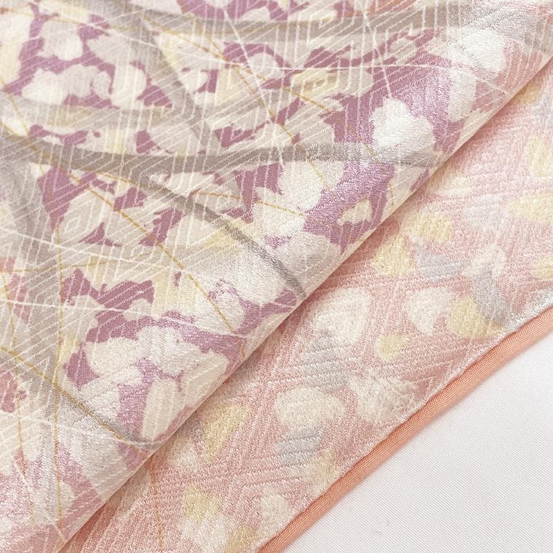 601mk47△小紋 菱 花弁 葉 淡い桃色 正絹△美品