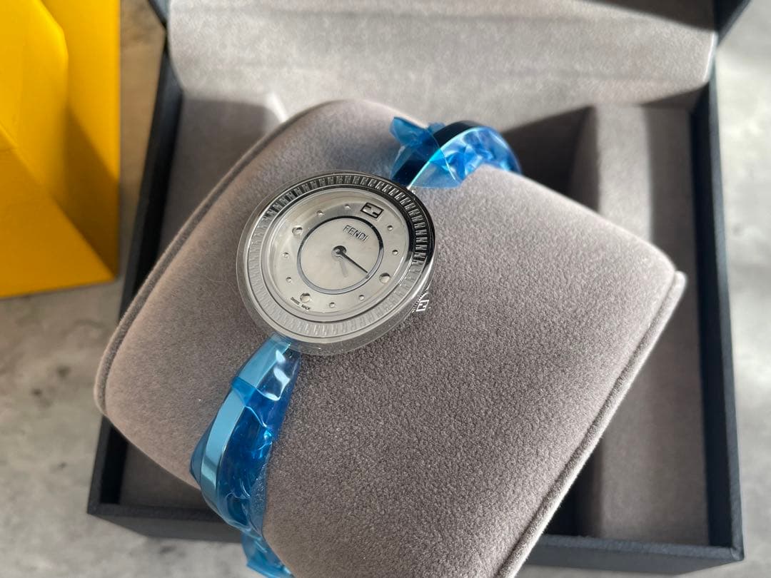 【新品】フェンディFENDI MY WAY 腕時計 付属品完備正規品 ファー付き