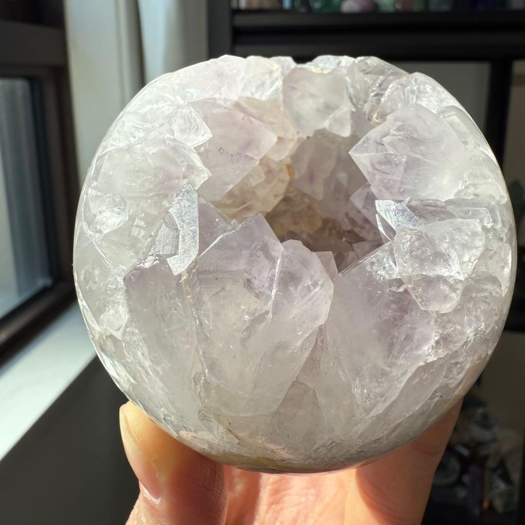 天然石アメジストの笑い口　置物　スフィアNO.120305