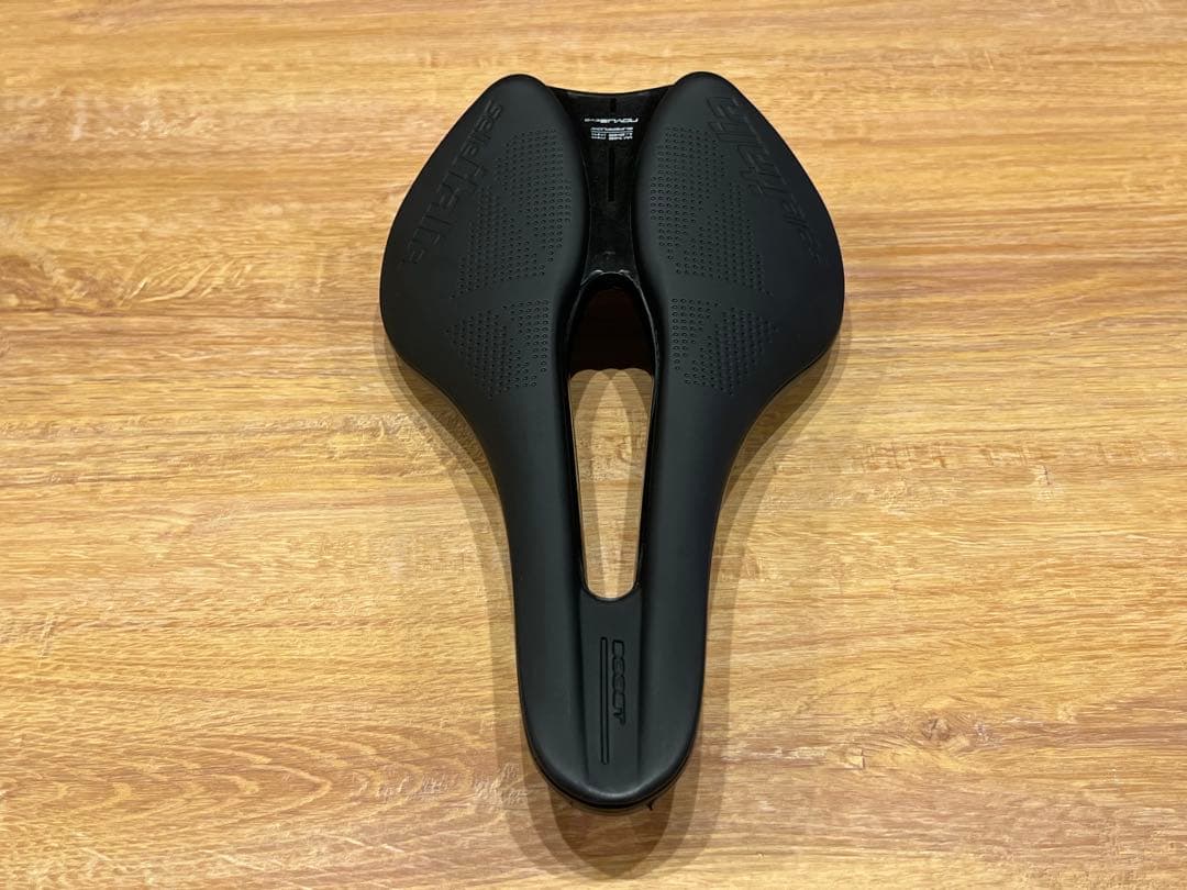 サドルNOVUS BOOST EVO FeC ALLOY SUPERFLOW L