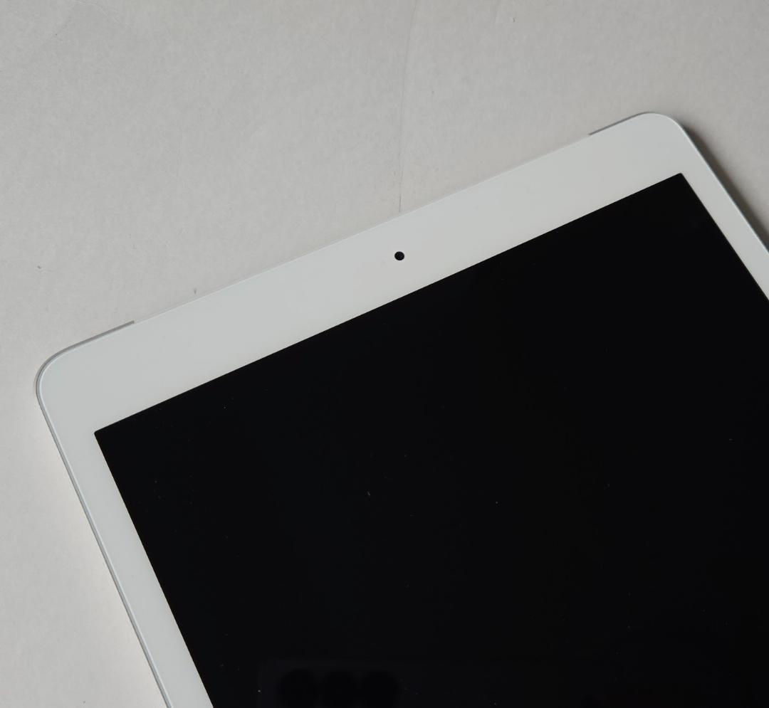 美品★iPad 第8世代 32GB SIMフリー シルバー★バッテリー95％