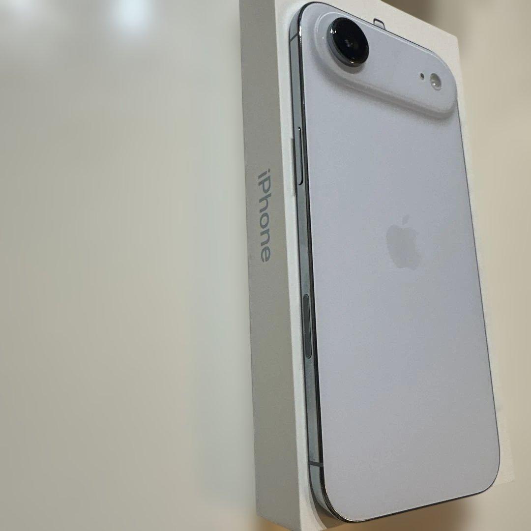 【美品】Apple iPhone Air スカイブルー 本体 充電ケーブル箱あり
