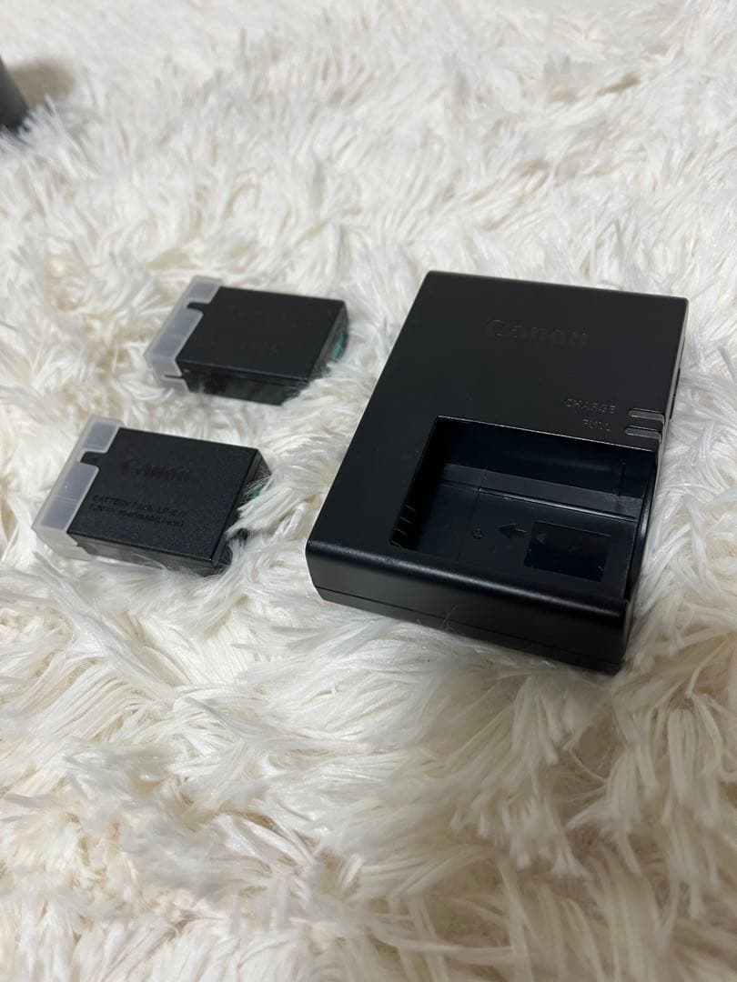 【極美品】Canon EOS M3 ブラック ダブルレンズキット バッテリー２個