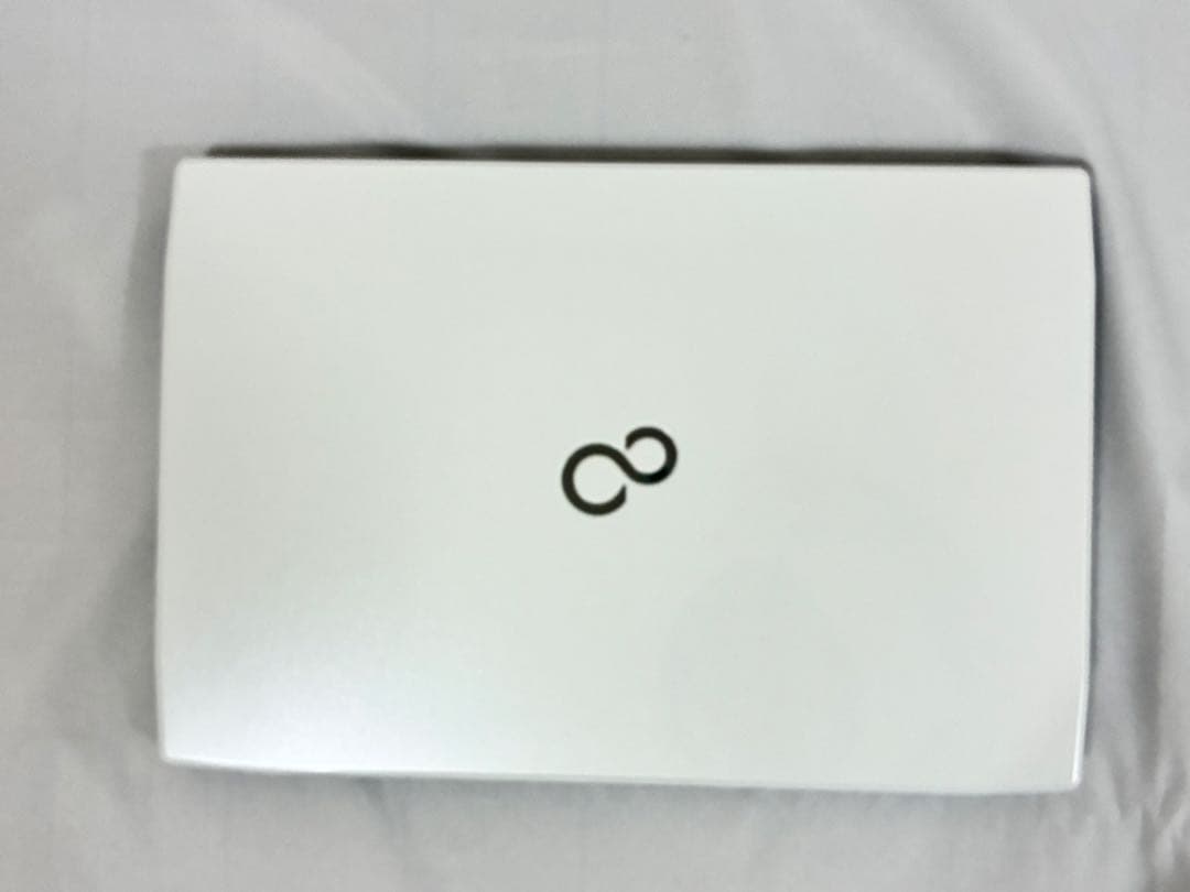 富士通ノートPC ホワイト　LIFEBOOK AH45/S FMVA45SWP