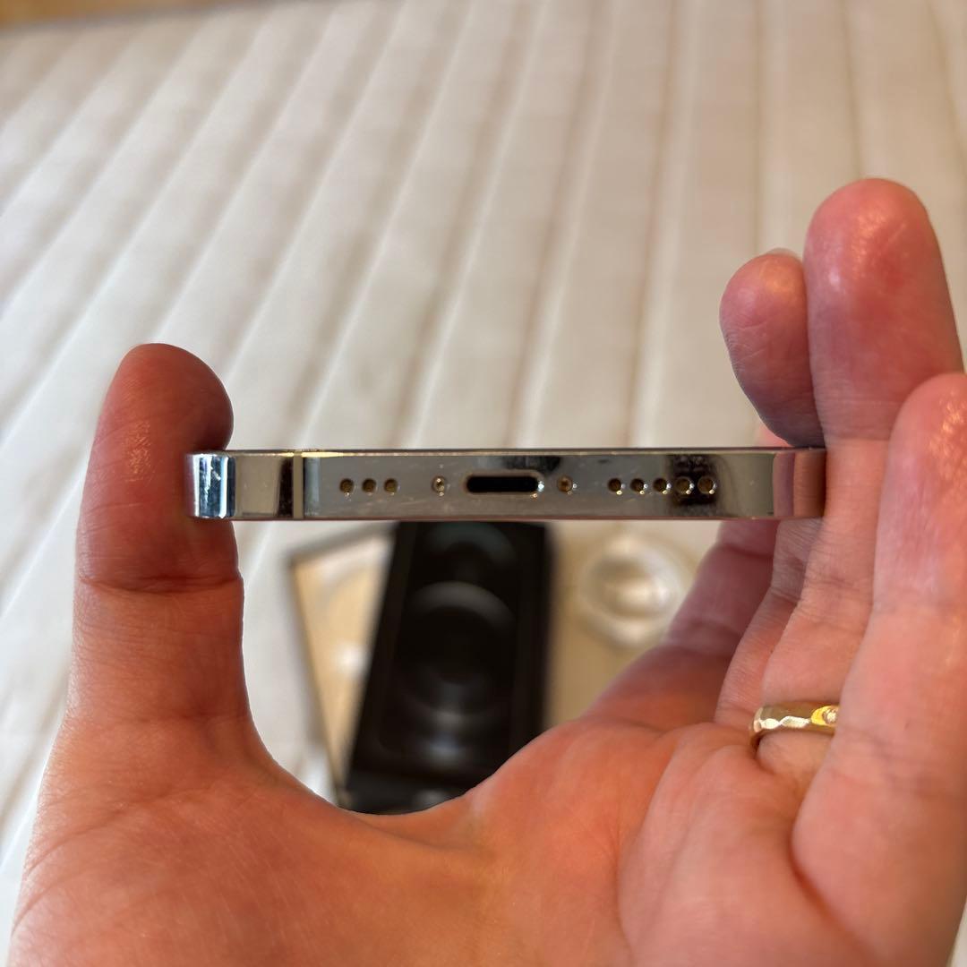 Apple iPhone 12 Pro シルバー 本体 充電ケーブル付き