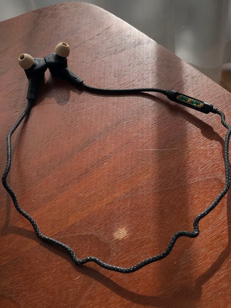 【訳あり】B&O Play BeoPlay H5 ワイヤレスイヤホン マイク付き