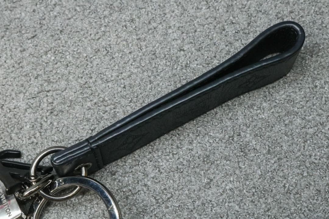 ルイヴィトン M68675 モノグラム シャドウ ポルトフォイユ ドラゴンヌ