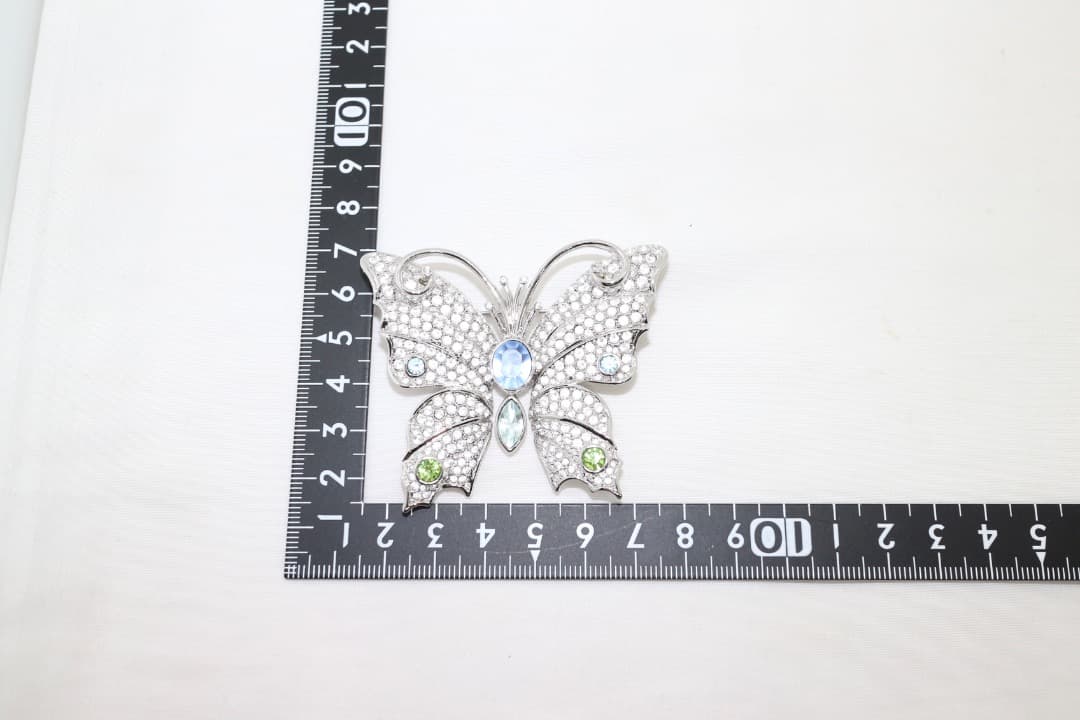 SWAROVSKI スワロフスキー ブローチ 蝶々 大きめ 元箱有り