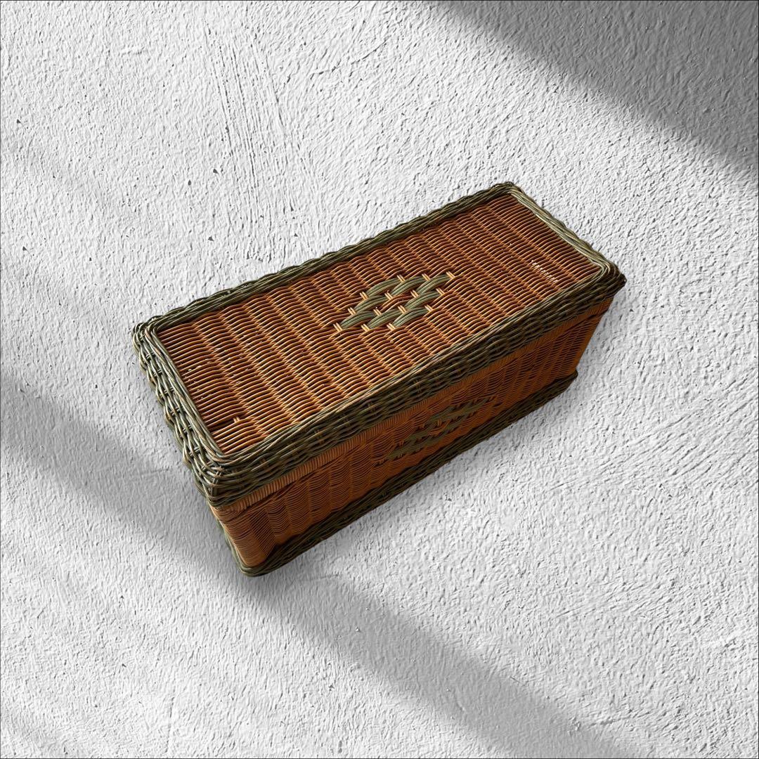 古い藤の収納ボックス　ラタンバスケット　ベンチ